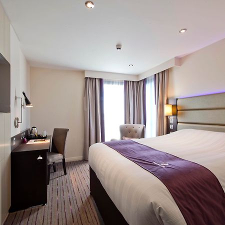 Premier Inn London Tolworth Kingston upon Thames  Exteriör bild