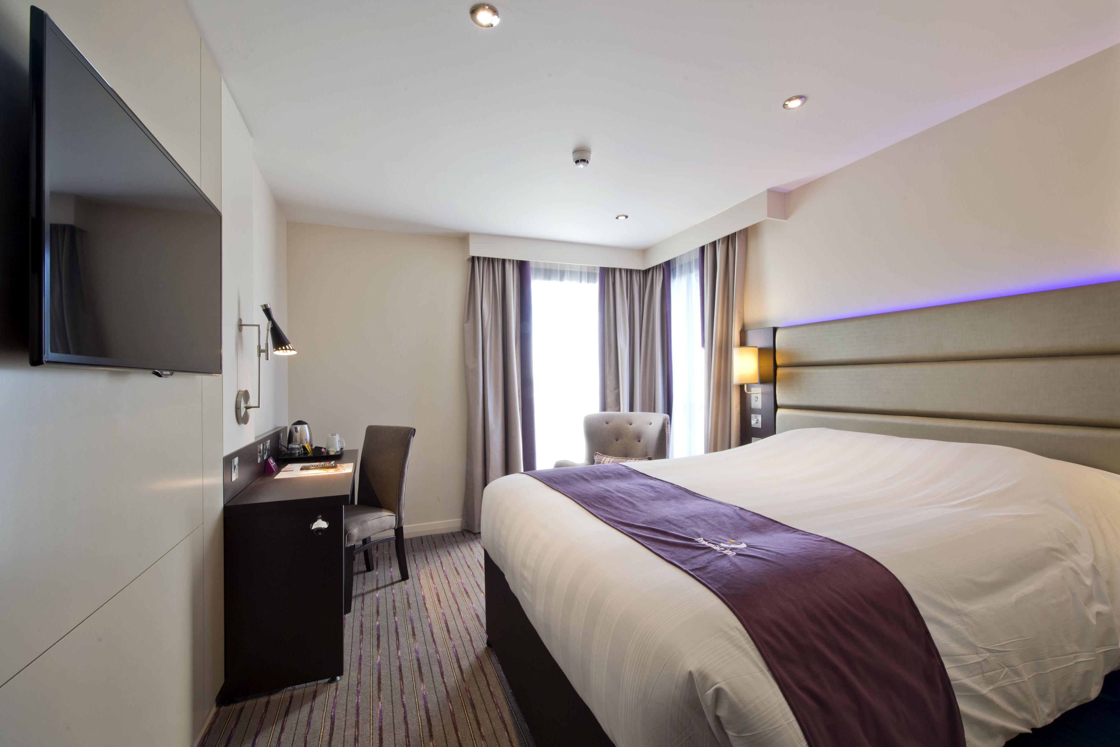 Premier Inn London Tolworth Kingston upon Thames  Exteriör bild